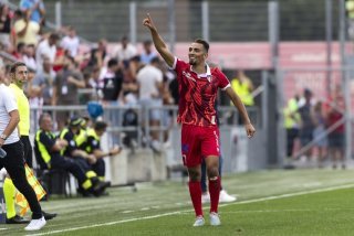 La joie de Ilyas Chouaref (SIO) apres le but (1:1), lors de la rencontre du championnat de football de Super League entre le FC Sion et le FC Bale ce samedi, 31 aout 2024 au stade de Tourbillon a Sion. (KEYSTONE/Cyril Zingaro)